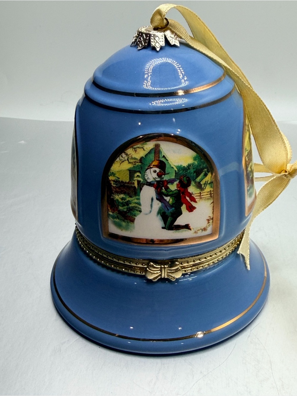 🔹Valerie Parr Mr. Christmas Blue Porcelain  Bell Ornament Hinged Trinket Box.